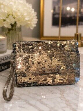 ✨ BCBG Generation Sequin Wristlet Clutch – EUC Glam Sparkle Pouch ✨